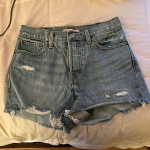 Vintage Levi’s women’s shorts size 28 “wedgie short”